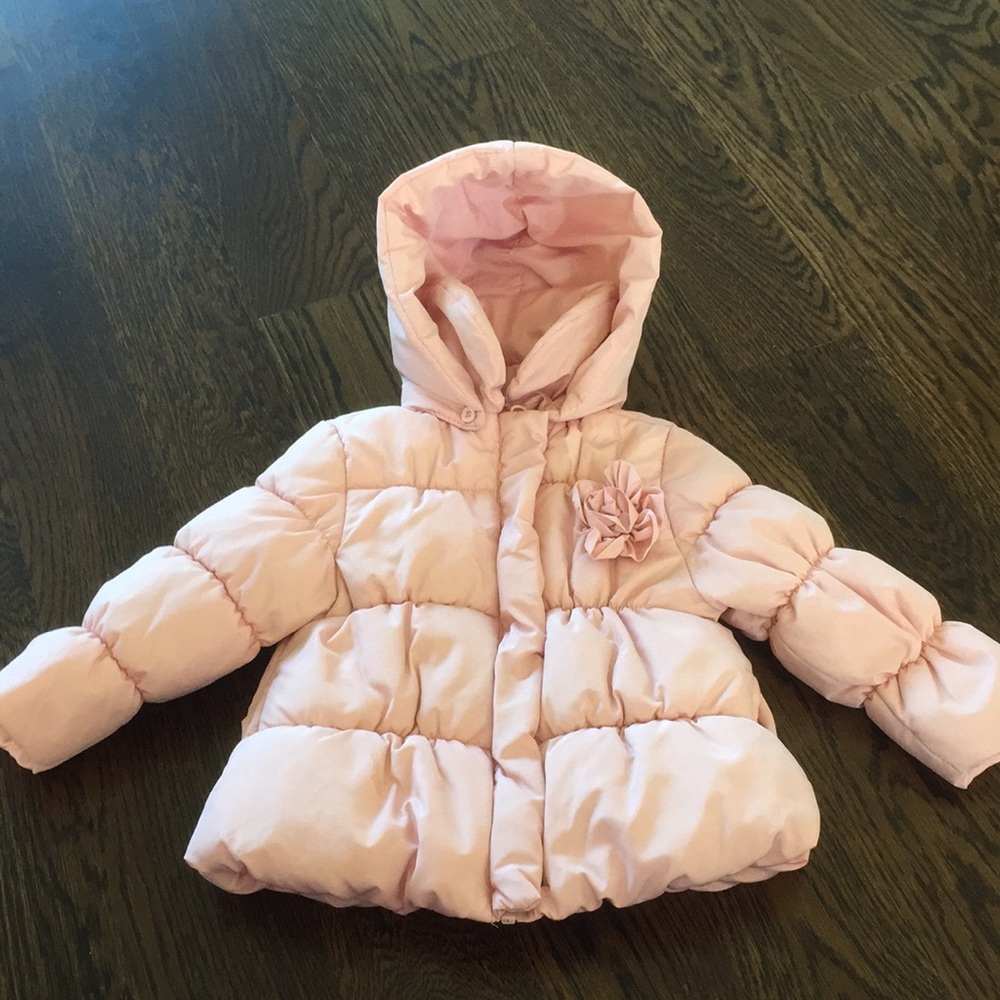 Adorable pink puffy coat!